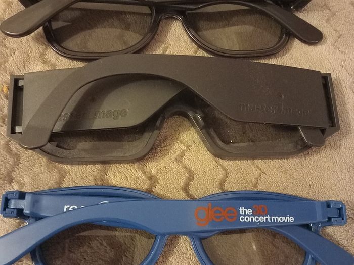 3 pairs of 3d glasses
