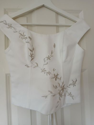 2 Piece Wedding Dress with adjustable corset and embroidered flowersSize 8