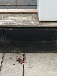 3 x 8ft sleepers painted black and some off cuts 2ft and  3ft