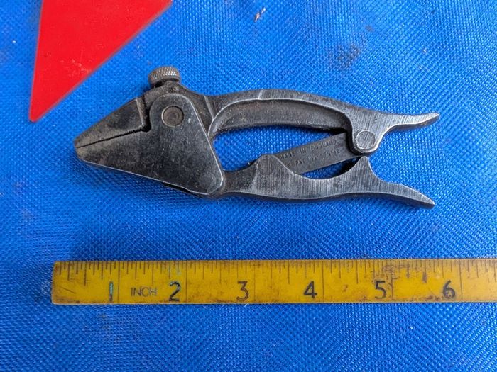 Self Locking Pliers by Speetog