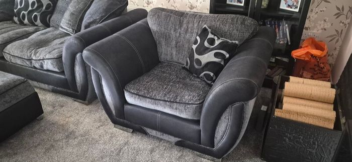 DFS - Black & Grey Corner Suite