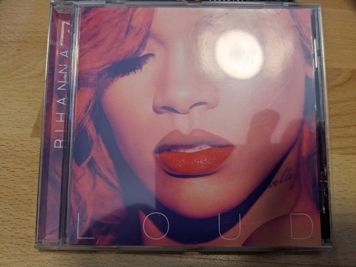 Rhianna loud cd