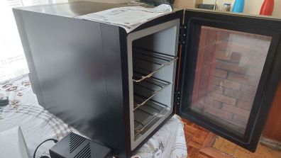 wine cellar,fridge
