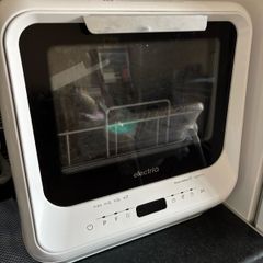 Compact countertop dishwasher