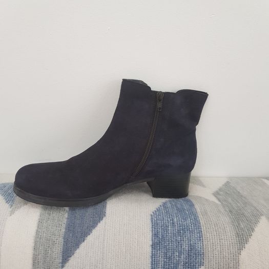 Gabor navy boots