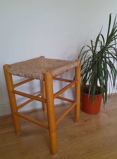 Wooden stool/Wicker seat