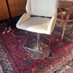 bar stool