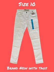 BRAND NEW Ladies White Jeans: Size 10