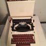 Petite 990 portable typewriter Image 4