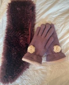 Luxury faux fur scarf and gloves