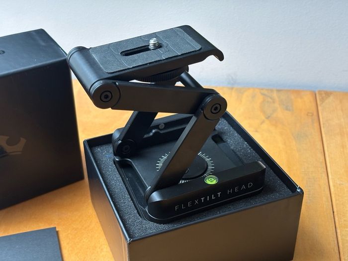 Edelkrone HeadONE, FlexTILT Head V3 Camera Mount & Tripod Head, Power Bank Newell with PB-LPE6 battery adapter.