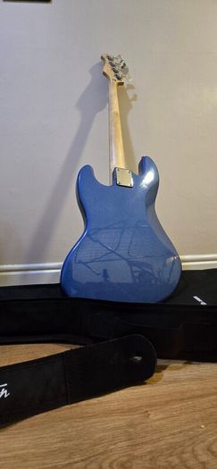 Bass Harley Benton, Jazz style, as new