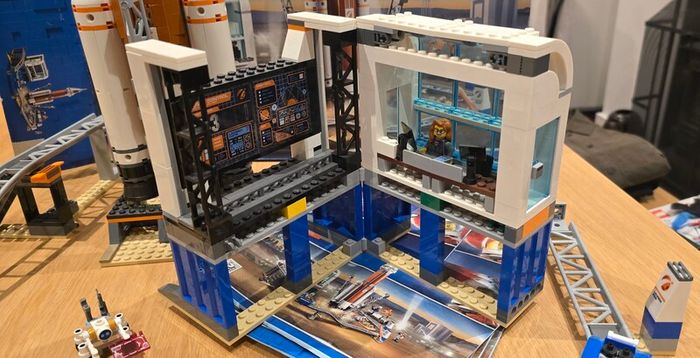 lego city deep space rocket and launcher