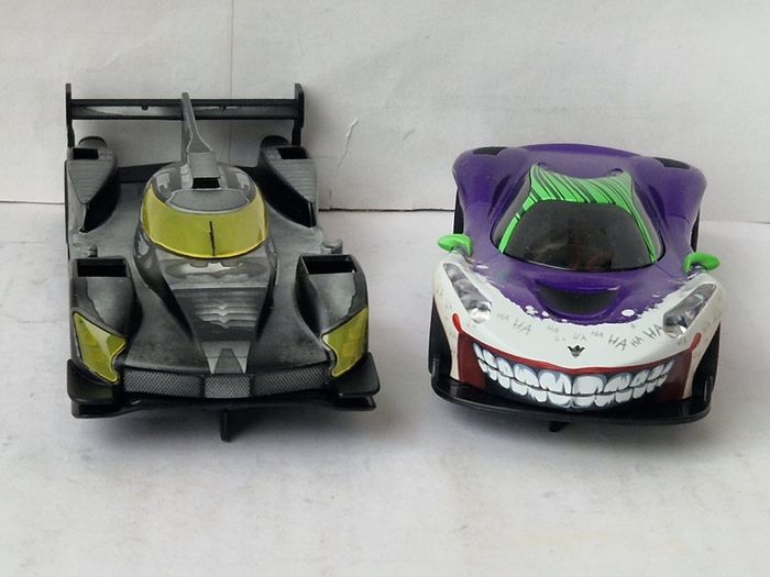 Scalextric Batman vs Joker Slot Car Twin Pack ( C4142 & C4140 TV Street supercar )