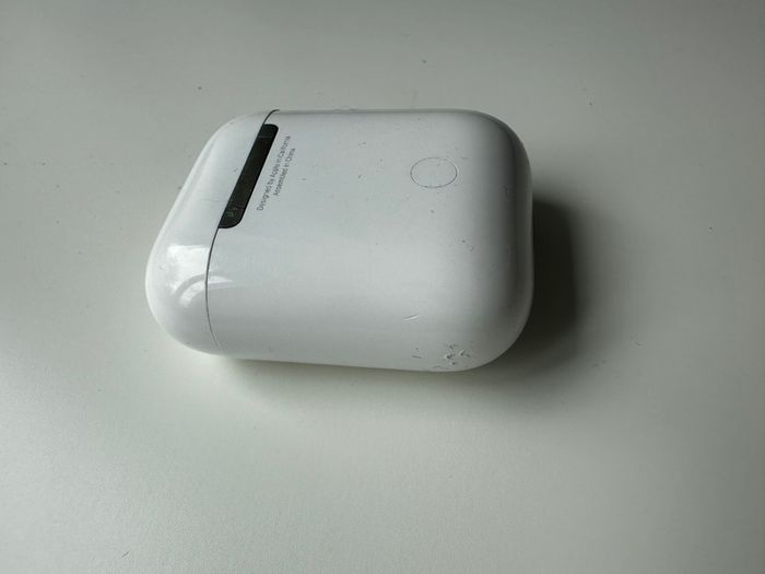 APPLE AirPods (2nd generation) with box and charging cable