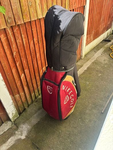 Left handed golf clubs and bag