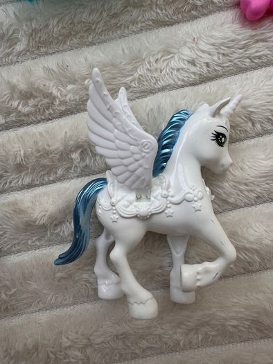 Crystal unicorn carriage BJ toys unicorn - loose wiings approx. 9 cm. Only 1 candy Please see photos