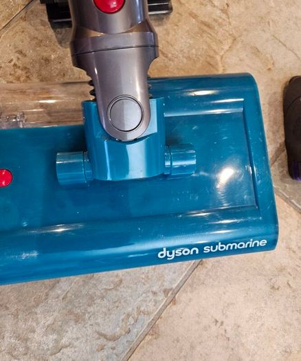 Dyson V15 submarine