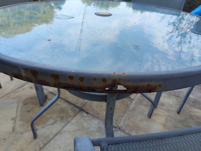 outdoor table and 5 chairs