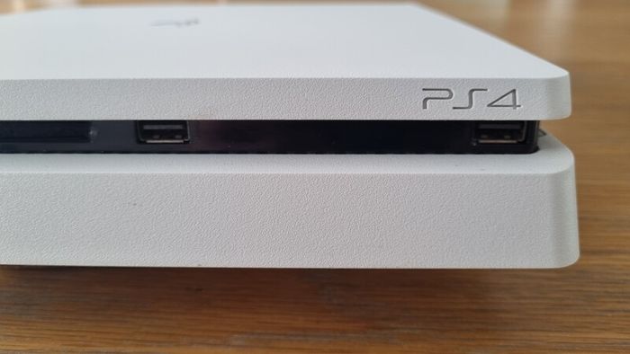 Playstation 4 Slim White
