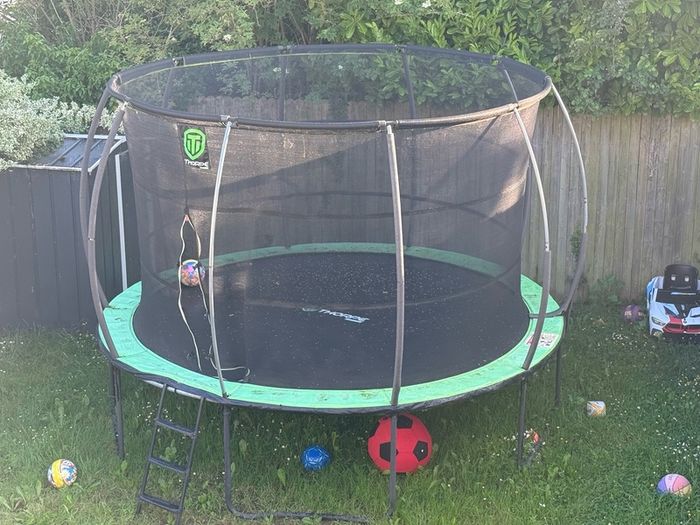 14ft Trampoline with Enclosure Net