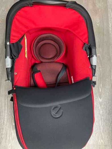 Jane Matrix Light 2 Luxe - Red - 2 in 1 Group 0/0+ Car Seat & Carrycot