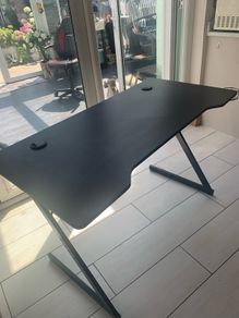 gaming desk & Chair