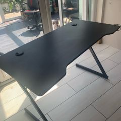 gaming desk & Chair