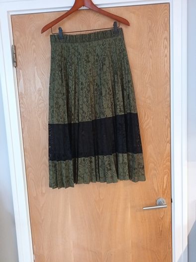 M&S Army  Green Skirt.   S.14.
