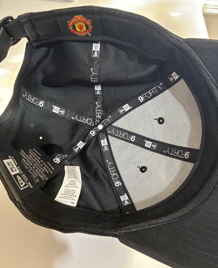Manchester United New Era Black 9FORTY Crest Cap Excellent