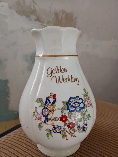 Vintage Royal Tara Irish Fine Bone China Golden Wedding Vase