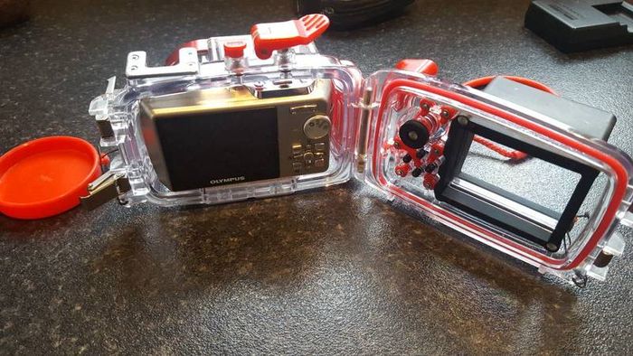 Camera with waterproof case up to 50m depth