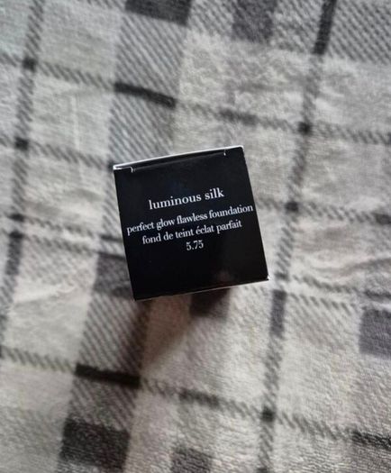 Armani Luminous Silk Foundation