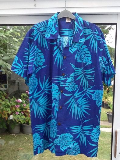 2 Hawaiian Mens 100% Cotton Shirts