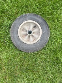 wheel-borrow wheel