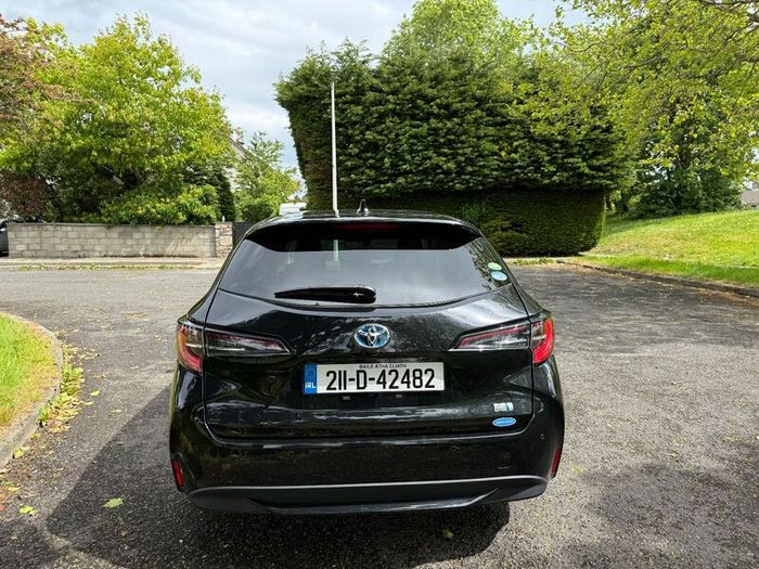 2021 Corolla Touring Hybrid Auto only19900