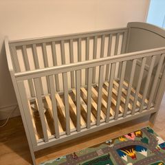 Mamas and Papas Dover Cot and Changing Chest of Drawers