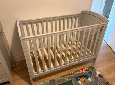 Mamas and Papas Dover Cot and Changing Chest of Drawers