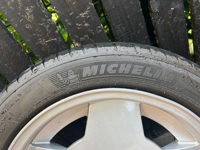 17" Mercedes AMG Aero Alloys with Michelin Tires