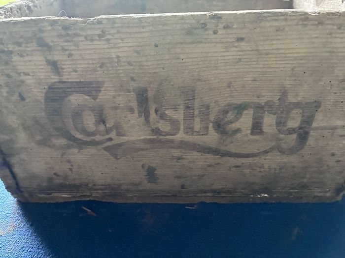 vintage Carlsberg crate