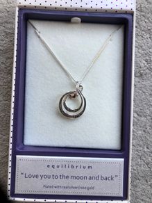 Equilibrium necklace