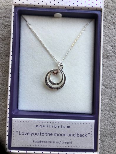 Equilibrium necklace