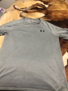 Mens under armour top size S