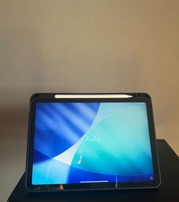 iPad Air (2020) with Apple Pencil and case