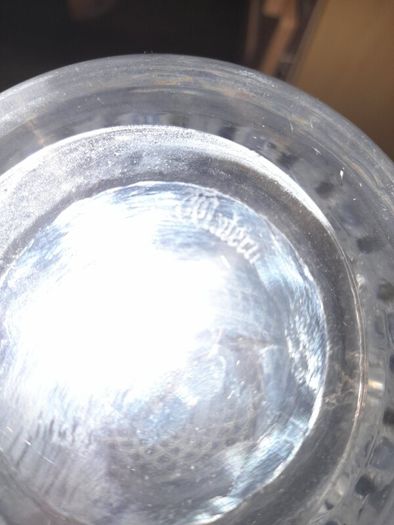 A Beautiful Vintage Waterford Crystal Cut Glass Decanter with Original Top Colleen Pattern and in good condition with no chips or cracks
