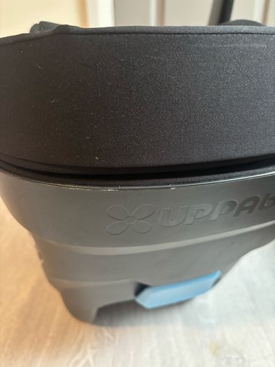 Uppababy Mesa isize Car seat plus base and rain cover