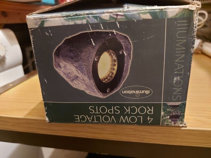 4 Low voltage Rock Spotlights in excellent like new Condition