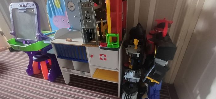 Lots of toys free