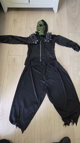 Halloween costume with mask