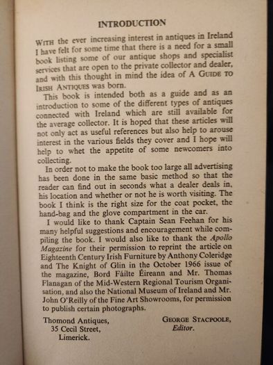 A Guide To  Irish  Antiques  And Antiquedealees 1967. Edited By  George Stacpoole. Paperback In Good Condition.